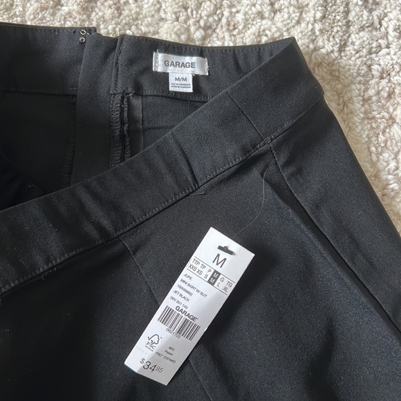 Black mini skirt - Picture 3 of 4